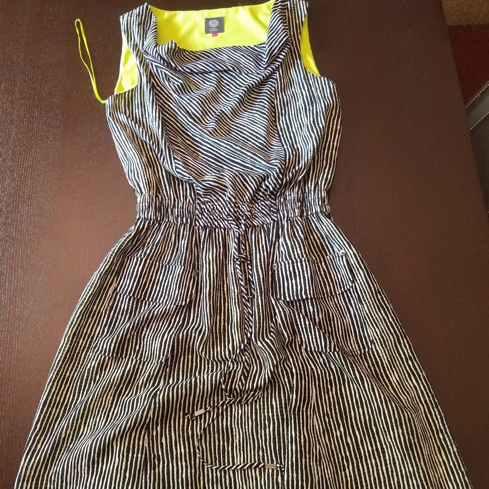VINCE CAMUTO- Black and White Striped dress